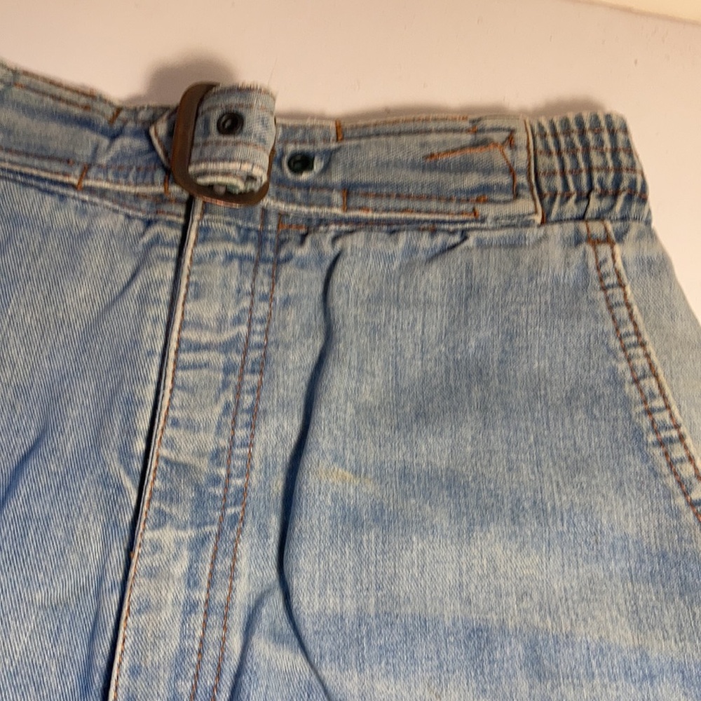 Super sports at Alexander’s vintage denim cut off shorts. Size 4 - Picture 3 of 8